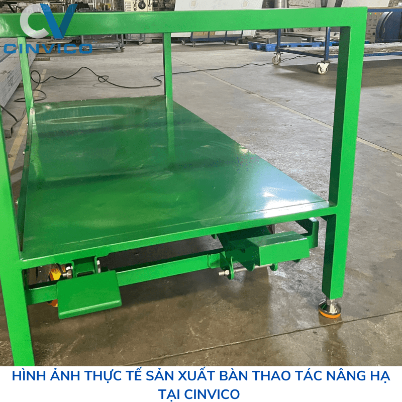 Hình ảnh thực tế sản xuất bàn thao tác nâng hạ chống tĩnh điện Leanpro