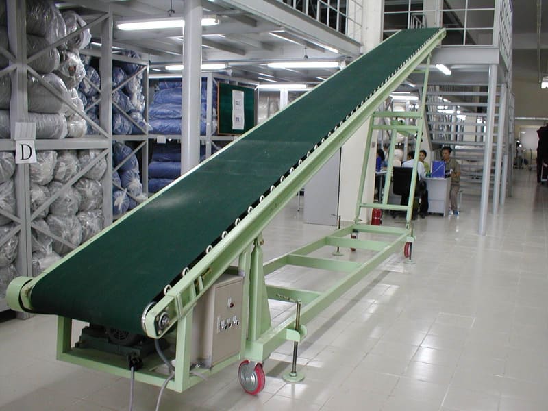Băng tải dây đai và băng tải con lăn: Lựa chọn nào tối ưu nhất?