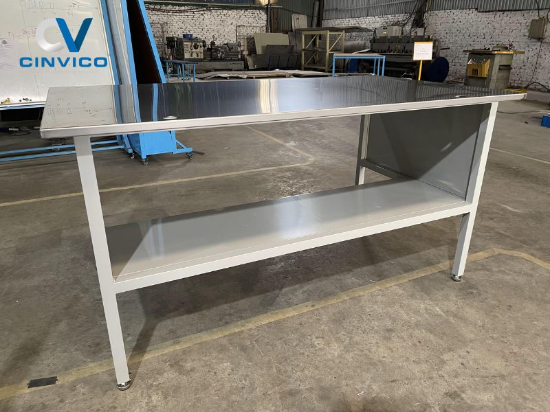 Bàn thao tác cơ khí có bánh xe di chuyển