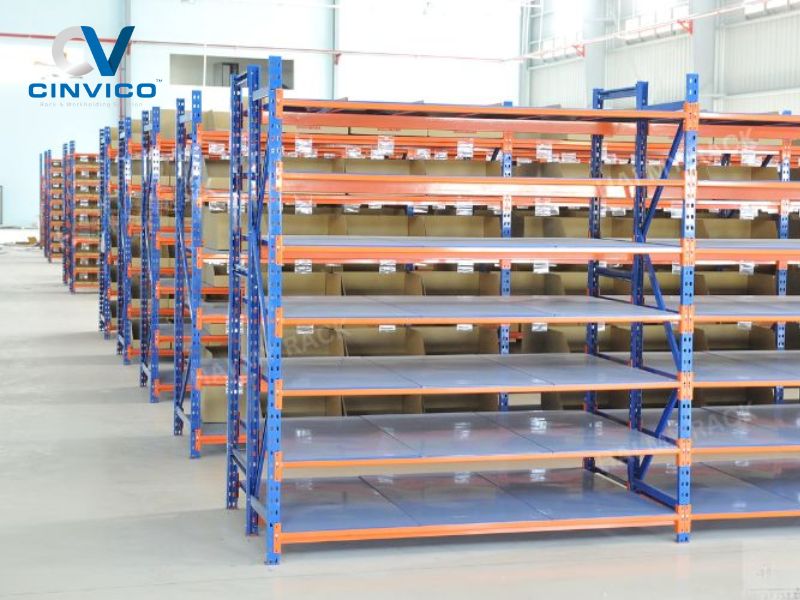 Phân biệt điểm giống và khác nhau giữa kệ độc lập và kệ nối tiếp