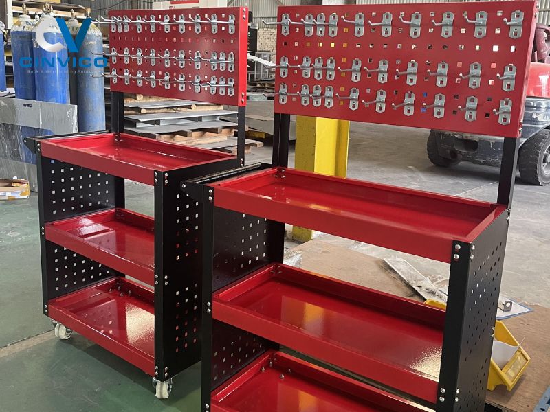 Xe đẩy kết hợp bảng treo dụng cụ