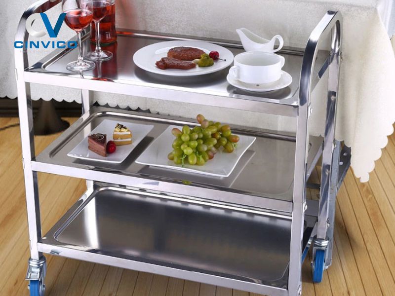 So sánh xe đẩy đồ ăn bằng Inox và nhựa: Nên sử dụng loại nào? 
