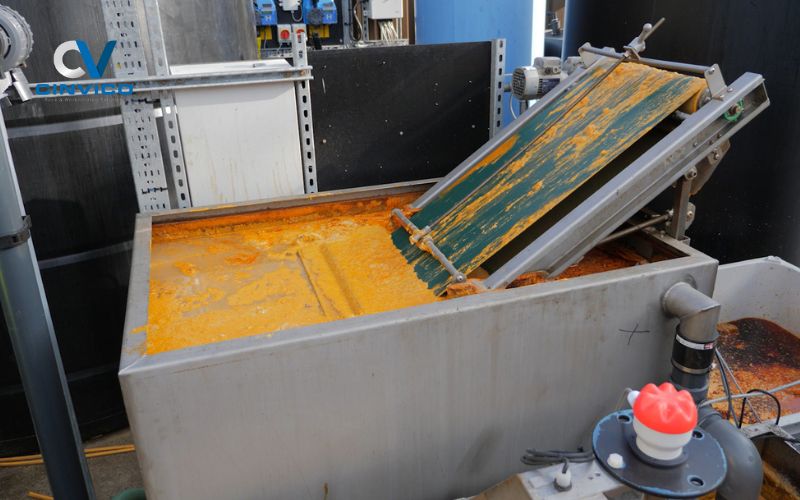 Tại sao phải lắp đặt thiết bị tách mỡ? Lợi ích trong xử lý nước thải